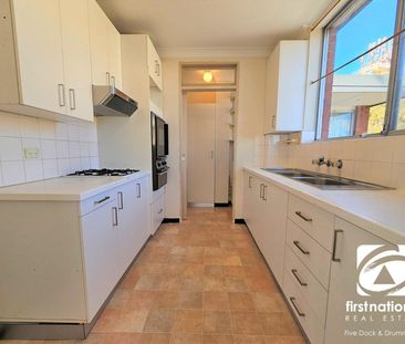 Spacious 2 Bedroom Unit with Remote Garage + Storeroom - Photo 4