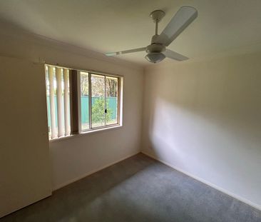 Springfield Lakes - Photo 1