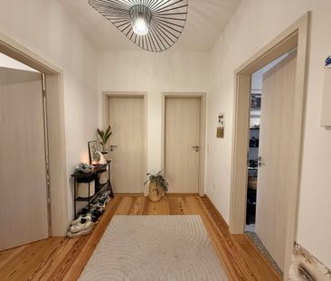 Wunderschöne DG-Altbauwohnung mit Balkon in der Weststadt - Photo 3