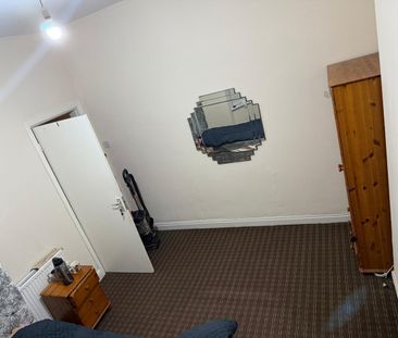 Room in a Shared House, Dobroyd Street, M8 - Photo 5