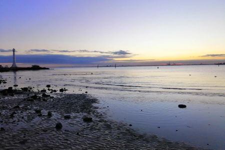 Modern Ground Floor Apartment – Walk to EVERYTHING - Photo 2