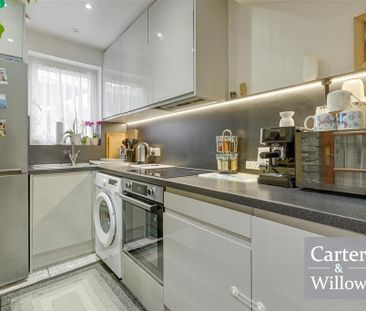 3 bedroom end of terrace house to rent - Photo 1