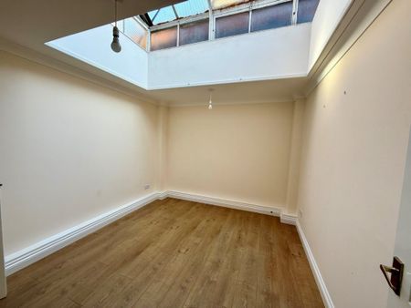 2 Bedroom Flat / Apartment - Lodge Road, Southampton - Photo 5