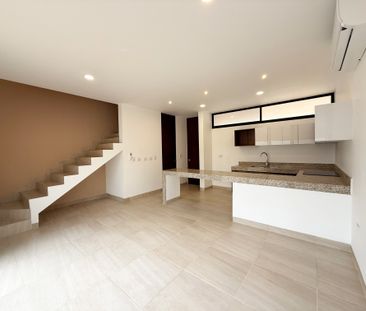 TOWNHOUSE EN RENTA CON ROOF TOP CERCA A LA CARRETERA A PROGRESO - Photo 1