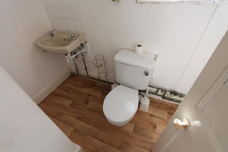 5 bedroom flat to rent - Photo 4