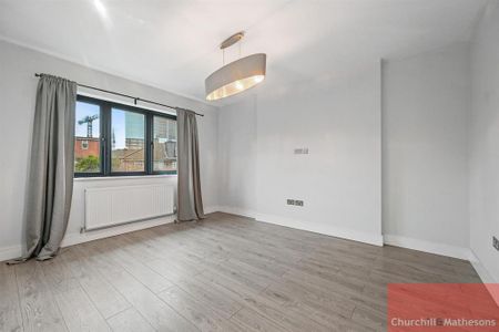 5 bedroom detached house to rent - Photo 3