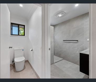 Charming 3-Bedroom Home in Prime Ashmore Location - Renovated Throu... - Photo 3