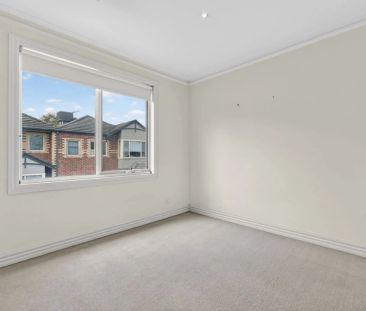 Expansive Town Residence in the Heart of Camberwell - Photo 6