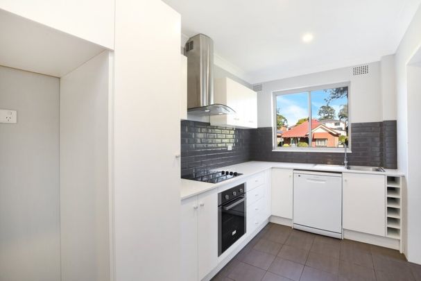 Stylishly Renovated 2-Bedroom Apartment in Prime Chatswood Location - Photo 1