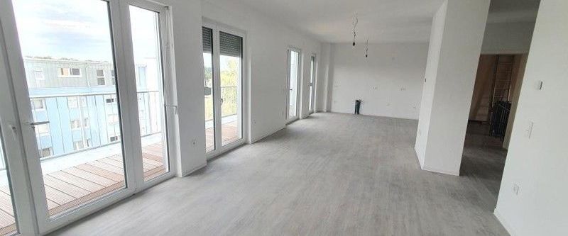 Moderne Penthouse-Wohnung - Aufzug und Fußbodenheizung über Erdwärme - Photo 1