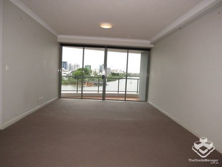 ADMIRALTY TOWERS 1 - STUNNING RIVER VIEWS - Photo 3