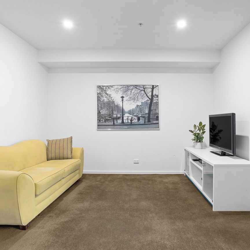 Coastal Comfort Meets City Convenience - Photo 1