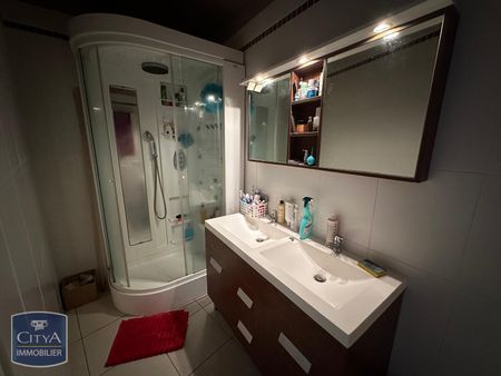 Location Appartement 3 pièces 78m² ST DENIS 97400 - Photo 3