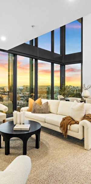 Sky High Luxury Living in Coorparoo Square - Photo 1