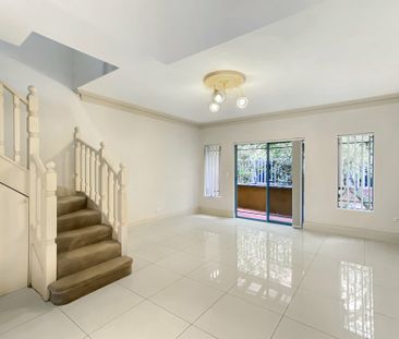 Split Level 2 Bedroom Unit! - Photo 5