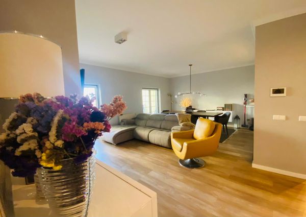 APARTAMENTO T2 REMODELADO - QUINTA BELOURA COM TERRAÇO E PISCINA