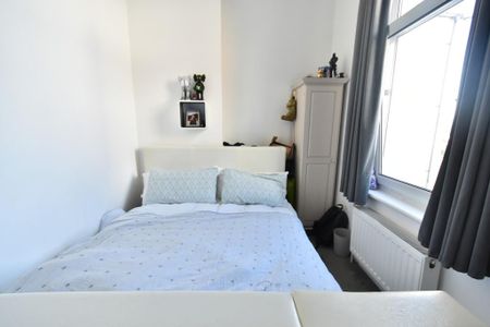 3 bedroom maisonette to rent - Photo 3