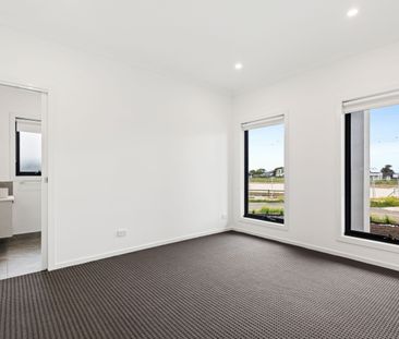 Spacious 4-Bedroom Home with Modern Features in Wollert - Photo 1