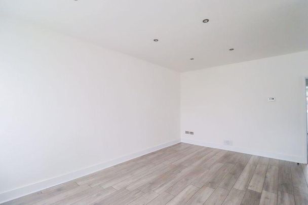 2 bedroom semi-detached bungalow to rent - Photo 1