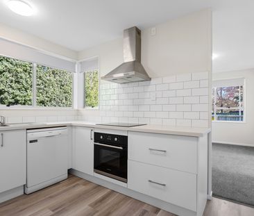 Modernized 3 Bedroom Family Home - Photo 6