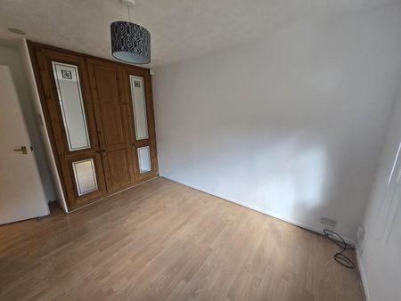 2 bedroom ground floor flat to rent - Photo 2