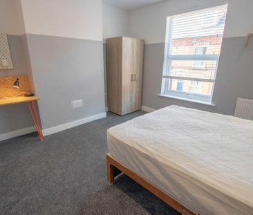 5 bedroom townhouse to rent - Photo 3