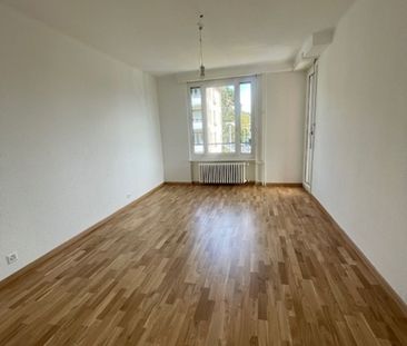 Charmant 2.5 pièces avec balcon et vue partielle sur le lac - Photo 2