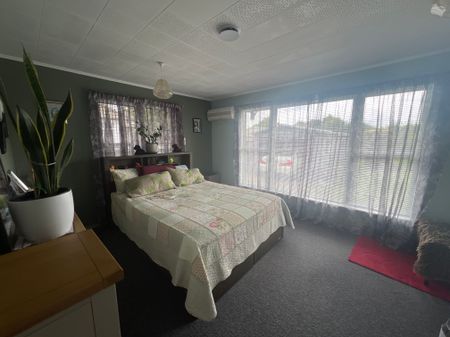 3 Bedroom - Bridge Street - Photo 2