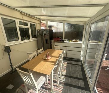 4 bedroom semi-detached house to rent - Photo 2