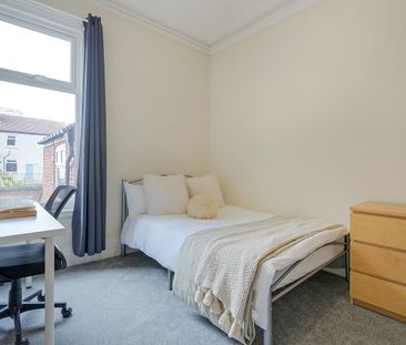 9 Bed Semi-Detached House, Upper Hanover Street, S3 - Photo 6