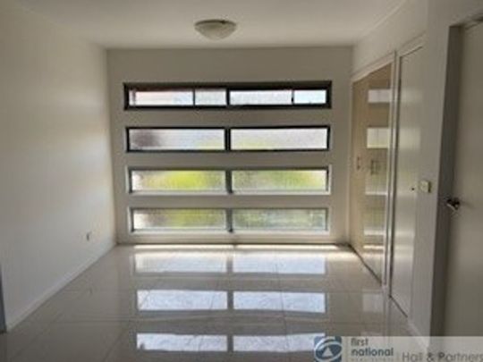 STYLISH ONE BEDROOM APARTMENT - Photo 1