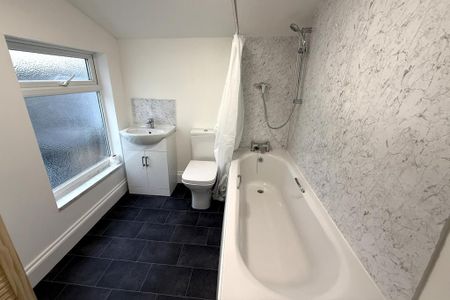 2 bedroom terraced house to rent - Photo 5