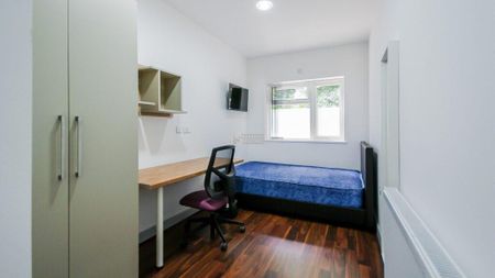 6 bedroom terraced house to rent - Photo 2