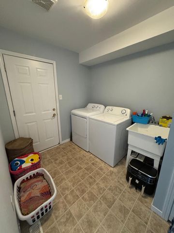For Lease - 20 Courtney Crescent, Barrie, Ontario - Photo 3
