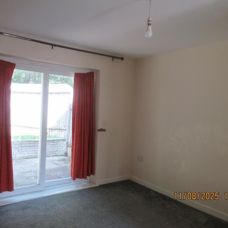 2 bedroom end of terrace house to rent - Photo 1