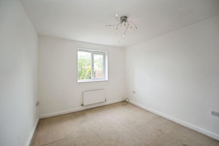4 bedroom semi-detached house to rent - Photo 5