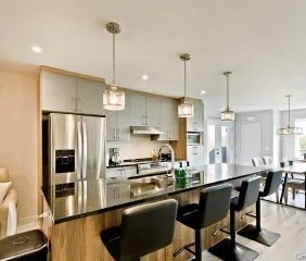3 rooms apartment of 1200m² in Sherbrooke - Photo 1