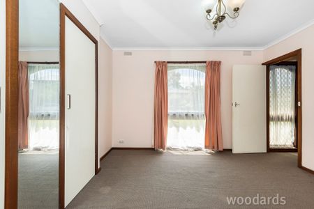 Charming Family Home - Photo 2
