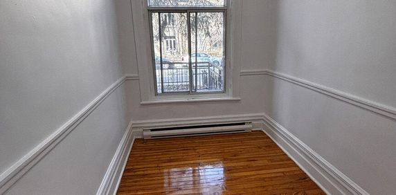 1 Chambre 1 Salle De Bain - 4688 Rue Hutchison, Montréal - Photo 2