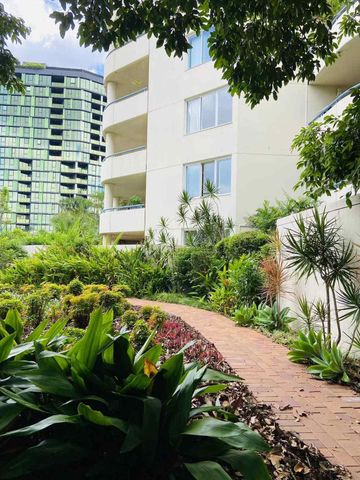 21/57 Lambert Street, Kangaroo Point, QLD 4169 - Photo 4