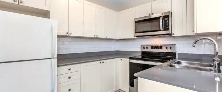 Colonel By Towers | 315 Holmwood Avenue, Ottawa - Photo 1