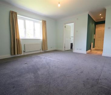 4 bedroom detached house to rent - Photo 4