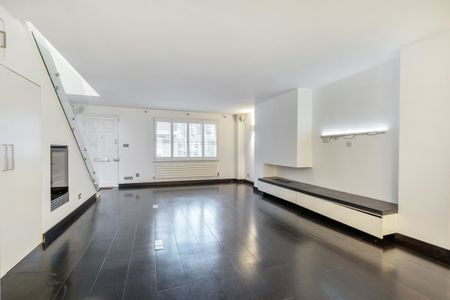 3 bedroom mews to rent - Photo 2