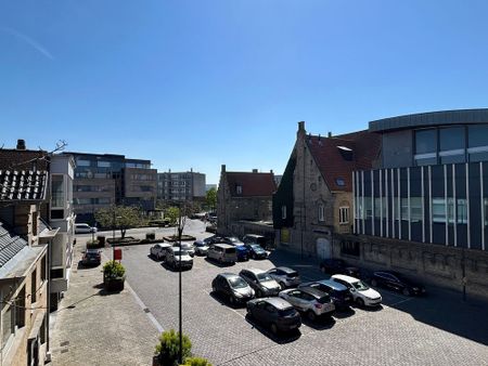 Verrassend ruim appartement met 2 slaapkamers in het centrum van Diksmuide - Photo 3