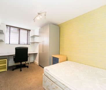 Burchett Grove, Woodhouse, Leeds - Photo 4