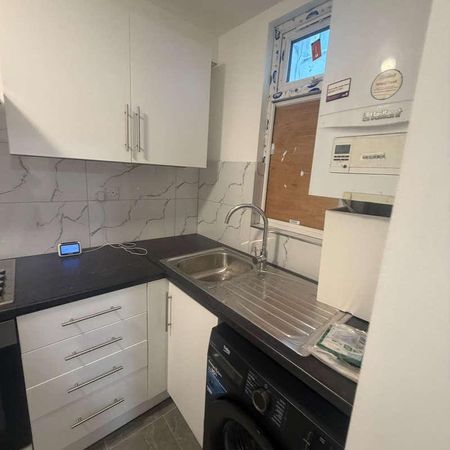 Southall, UB2 - Photo 3