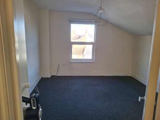 1 Bed Flat, Gilbey Road, SW17 - Photo 1