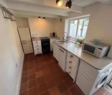 2 bedroom terraced house to rent - Photo 4