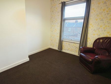 Terraced House to rent on - Photo 4