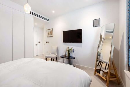 A beautifully designed two-bedroom apartment located within the iconic Television Centre development in White City - Photo 4